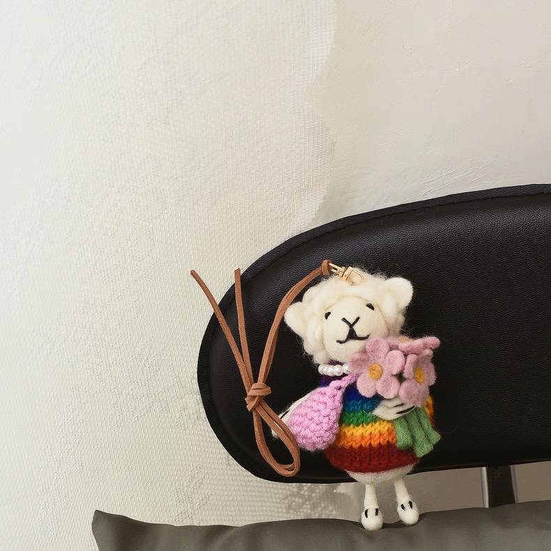 Japanese Style Lucky Rainbow Lamb Wool Felt Pendant, Handmade Sheep Bag Charm, Cute Animal Keychain, Flower Lamb Hanging Ornament Gift