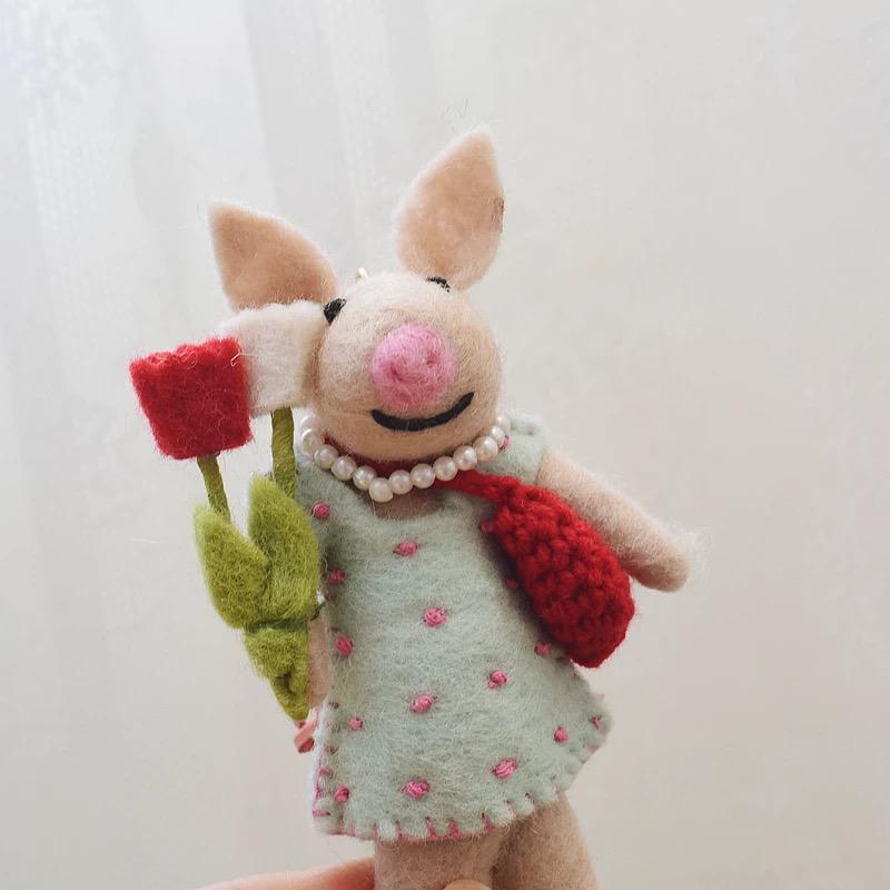 Japanese Style Lucky Felt Pig Pendant, Handmade Wool Felt Pig Bag Charm, Cute Animal Keychain, Flower Pig Hanging Ornament Gift