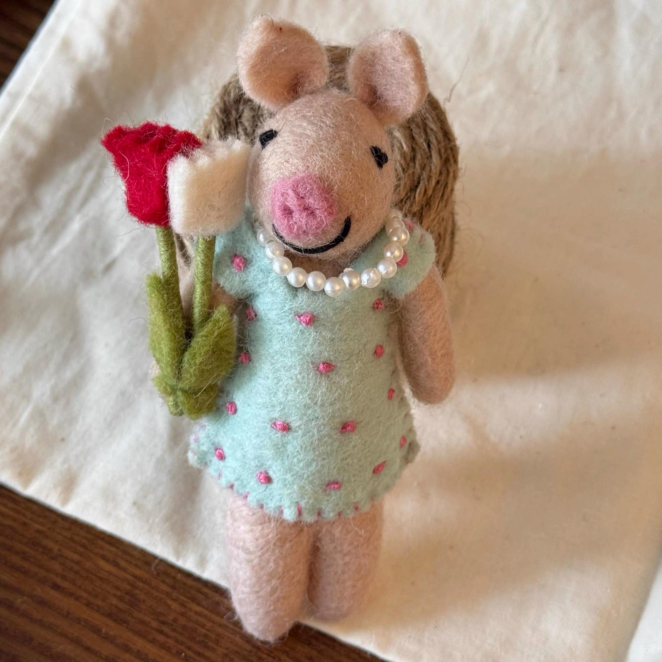 Japanese Style Lucky Felt Pig Pendant, Handmade Wool Felt Pig Bag Charm, Cute Animal Keychain, Flower Pig Hanging Ornament Gift