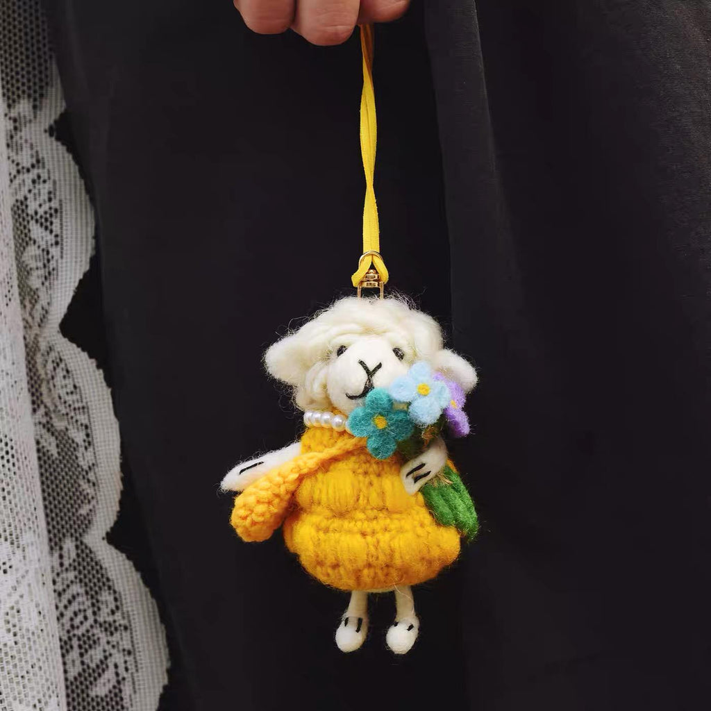 Japanese Style Lucky Felt Sheep Pendant, Handmade Wool Felt Flower Lamb Bag Charm, Cute Animal Keychain Gift, Pink & Yellow Outfit Lamb