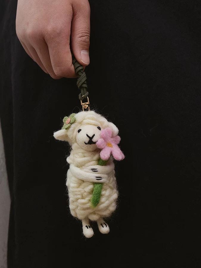 Japanese Style Lucky Felt Sheep Pendant, Handmade Flower Lamb Charm, Wool Felt Animal Bag Charm, Cute Sheep Keychain Gift