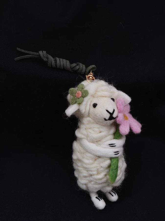 Japanese Style Lucky Felt Sheep Pendant, Handmade Flower Lamb Charm, Wool Felt Animal Bag Charm, Cute Sheep Keychain Gift