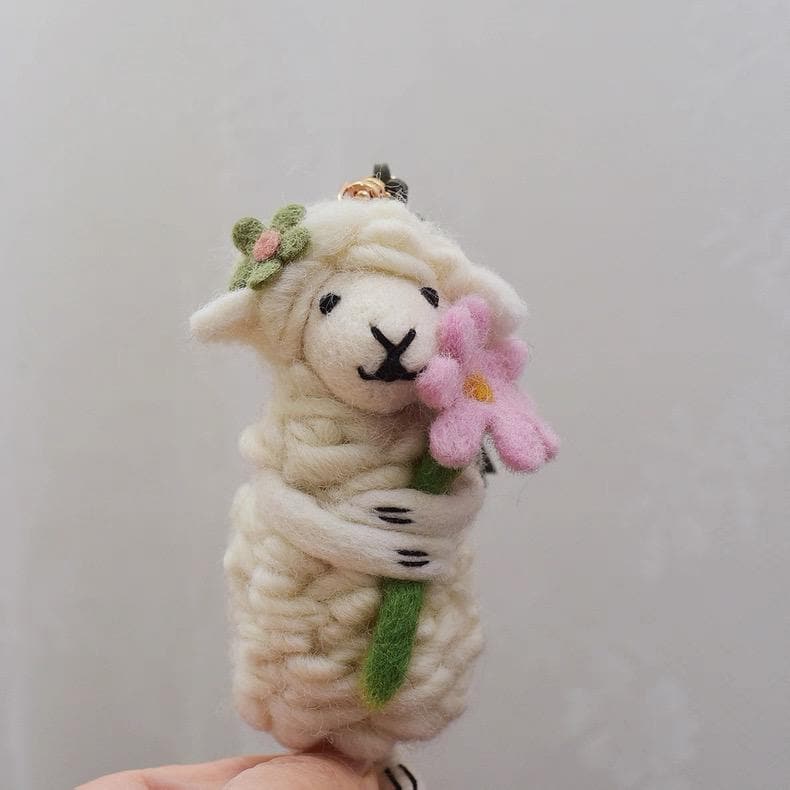 Japanese Style Lucky Felt Sheep Pendant, Handmade Flower Lamb Charm, Wool Felt Animal Bag Charm, Cute Sheep Keychain Gift