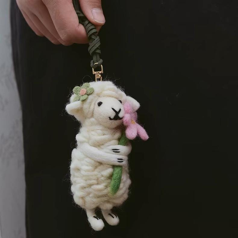 Japanese Style Lucky Felt Sheep Pendant, Handmade Flower Lamb Charm, Wool Felt Animal Bag Charm, Cute Sheep Keychain Gift