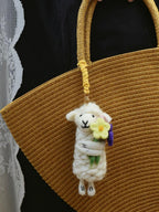 Japanese Style Lucky Felt Sheep Pendant, Handmade Yellow Flower Lamb Charm, Wool Felt Animal Bag Charm, Cute Sheep Keychain Gift