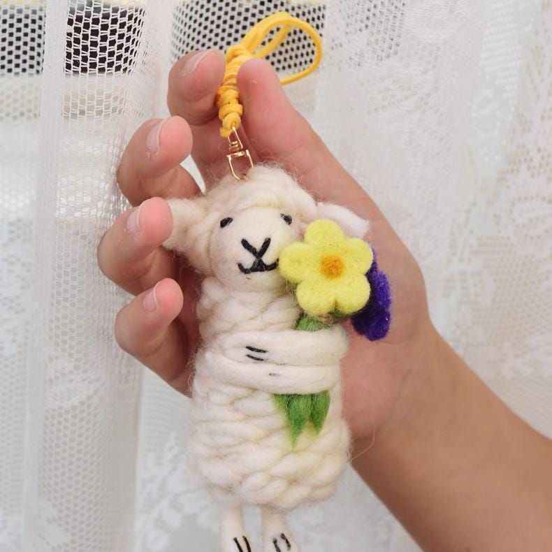 Japanese Style Lucky Felt Sheep Pendant, Handmade Yellow Flower Lamb Charm, Wool Felt Animal Bag Charm, Cute Sheep Keychain Gift