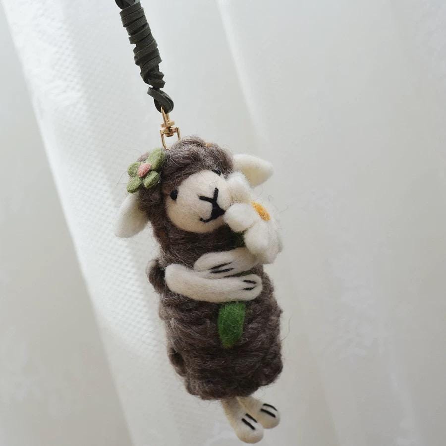 Japanese Style Lucky Felt Sheep Pendant, Handmade Brown Lamb with White Flower Charm, Wool Felt Animal Bag Charm, Cute Sheep Keychain Gift