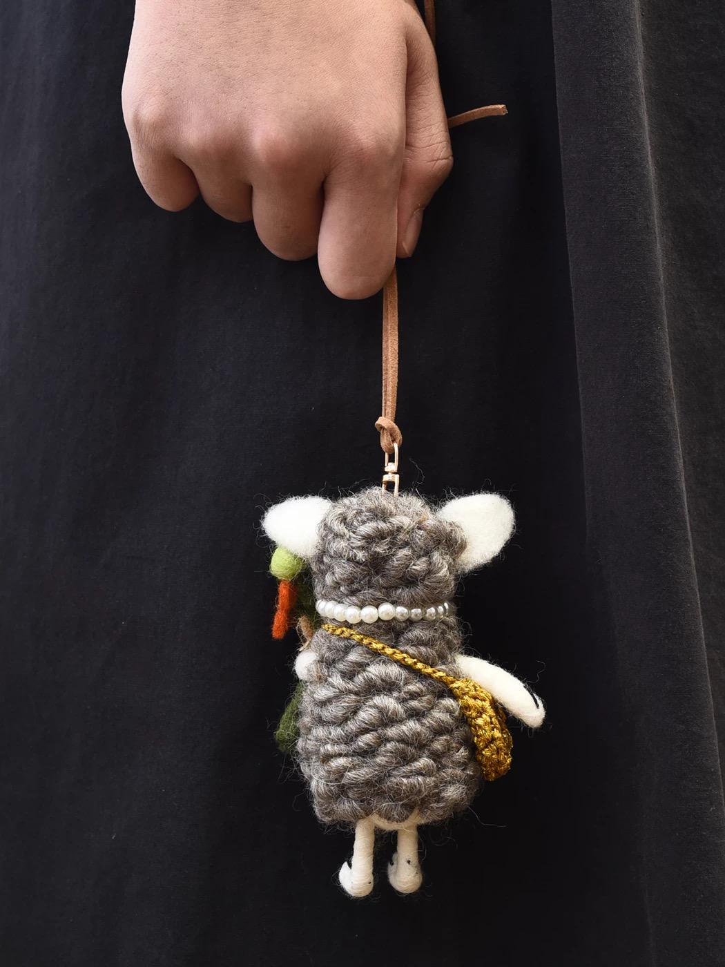 Japanese Style Lucky Felt Sheep Pendant, Handmade Brown Lamb with Yellow Flower, Wool Felt Animal Bag Charm, Cute Sheep Keychain Gift