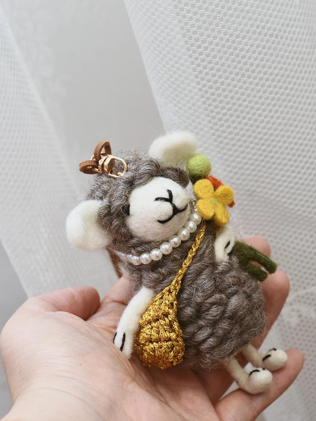 Japanese Style Lucky Felt Sheep Pendant, Handmade Brown Lamb with Yellow Flower, Wool Felt Animal Bag Charm, Cute Sheep Keychain Gift