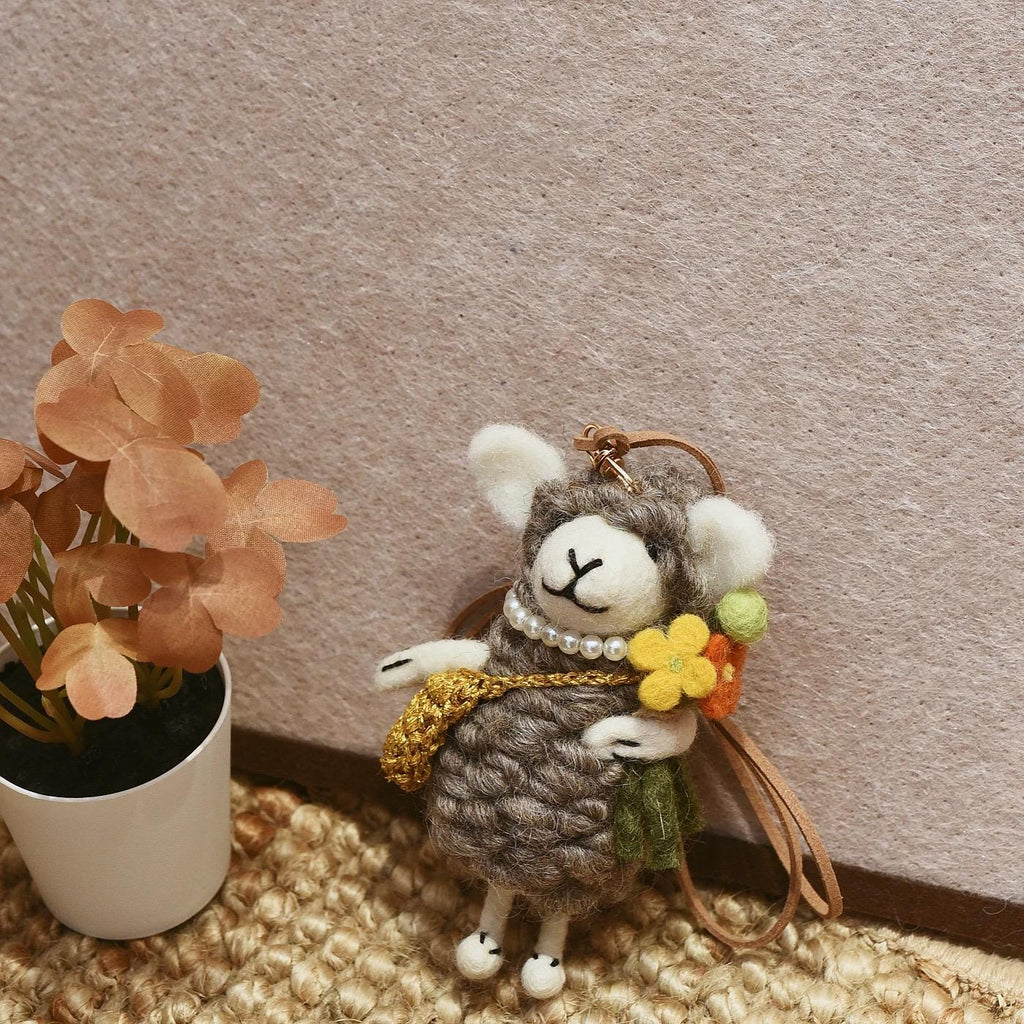 Japanese Style Lucky Felt Sheep Pendant, Handmade Brown Lamb with Yellow Flower, Wool Felt Animal Bag Charm, Cute Sheep Keychain Gift