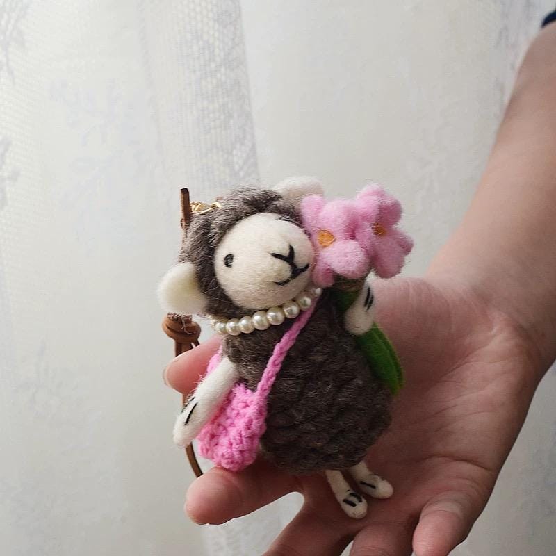 Japanese Style Lucky Felt Sheep Pendant, Handmade Wool Sheep Bag Charm with Flower, Cute Animal Keychain, Lamb Gift, Purse Charm Accessory