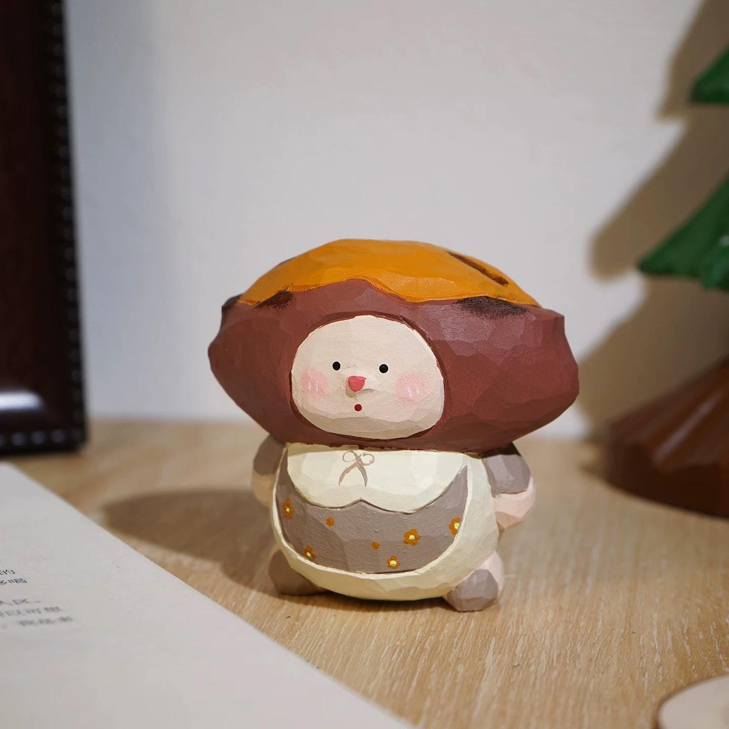 Japanese Style Sweet Potato Doll Figurine, Hand Carved Linden Wood Decor, Kawaii Wooden Desk Ornament, Cute Mini Shelf Decor, Good Luck Gift