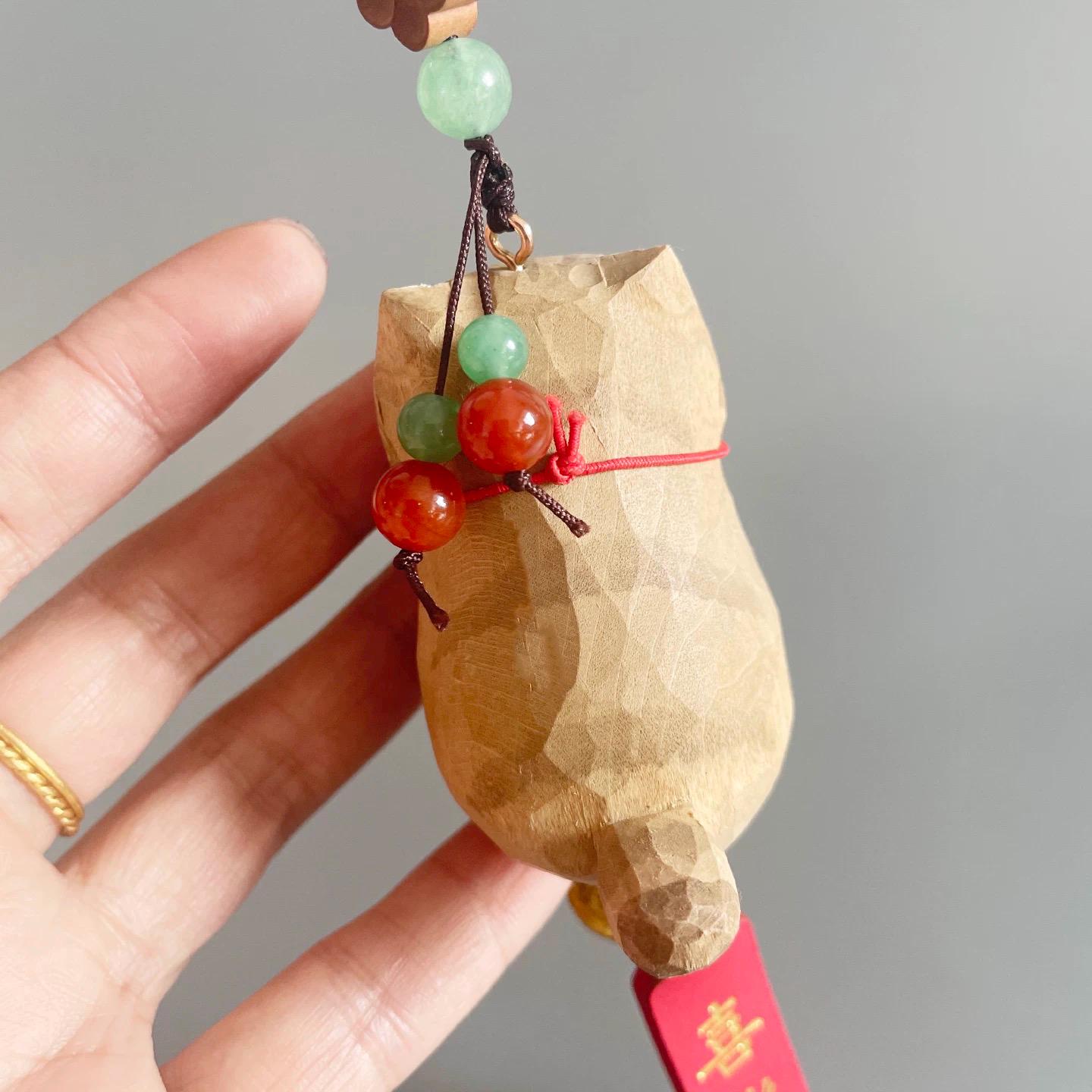 Japanese Style Lucky Gold Maneki Neko Hanging Ornament, Hand Carved Wooden Cat Charm, Feng Shui Wealth Amulet, Rearview Mirror Decor Gift