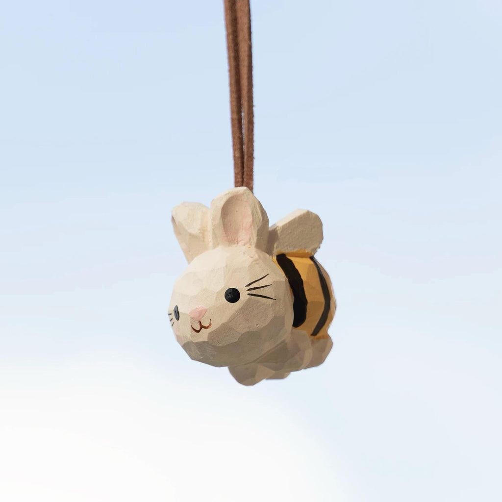 Japanese Style Bunny Bee Hanging Ornament, Hand Carved Wooden Rabbit Charm, Cute Animal Keychain, Bag Charm, Car Hanging Decor Gift