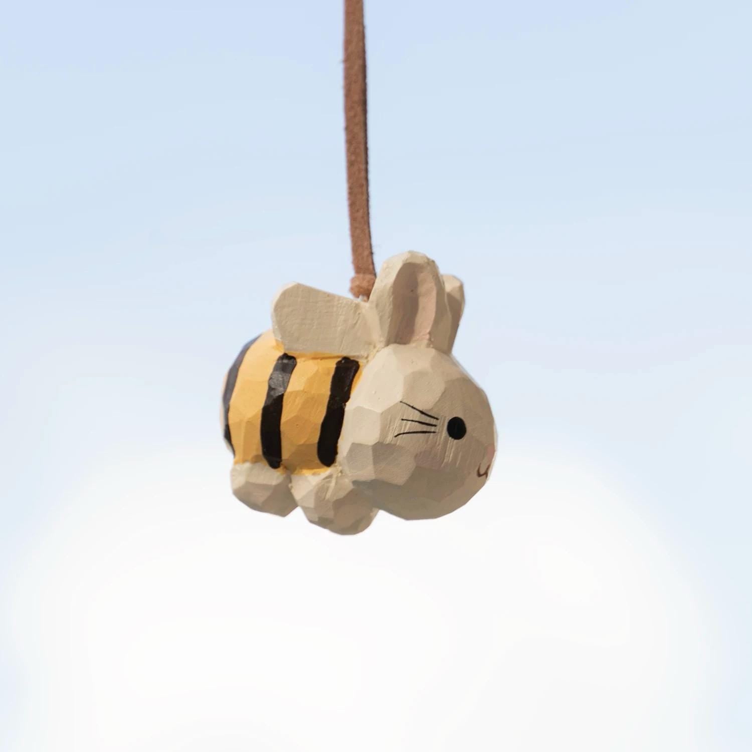 Japanese Style Bunny Bee Hanging Ornament, Hand Carved Wooden Rabbit Charm, Cute Animal Keychain, Bag Charm, Car Hanging Decor Gift