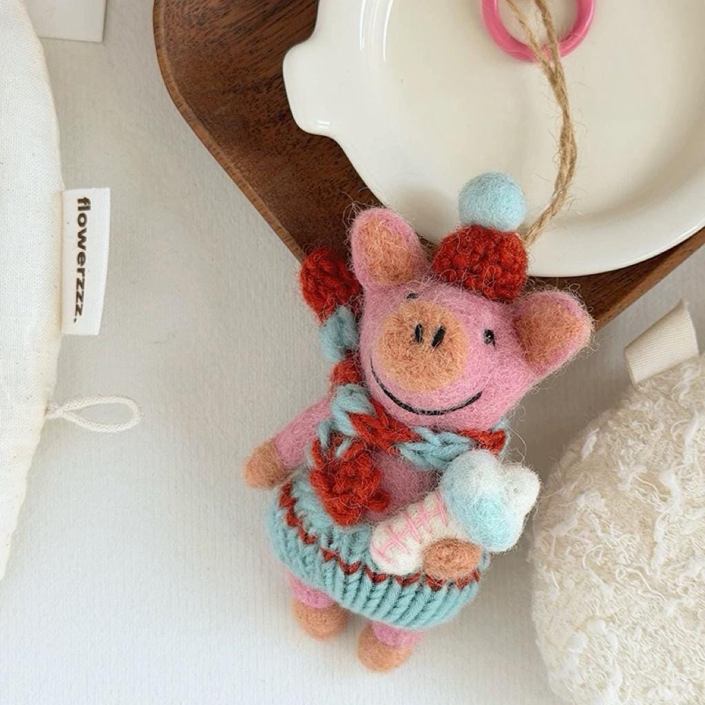 Cute Wool Felt Pig Keychain, Handmade Pig Bag Charm, Kawaii Animal Hanging Ornament, Felt Toy Pendant Gift, Lucky Pig Charm
