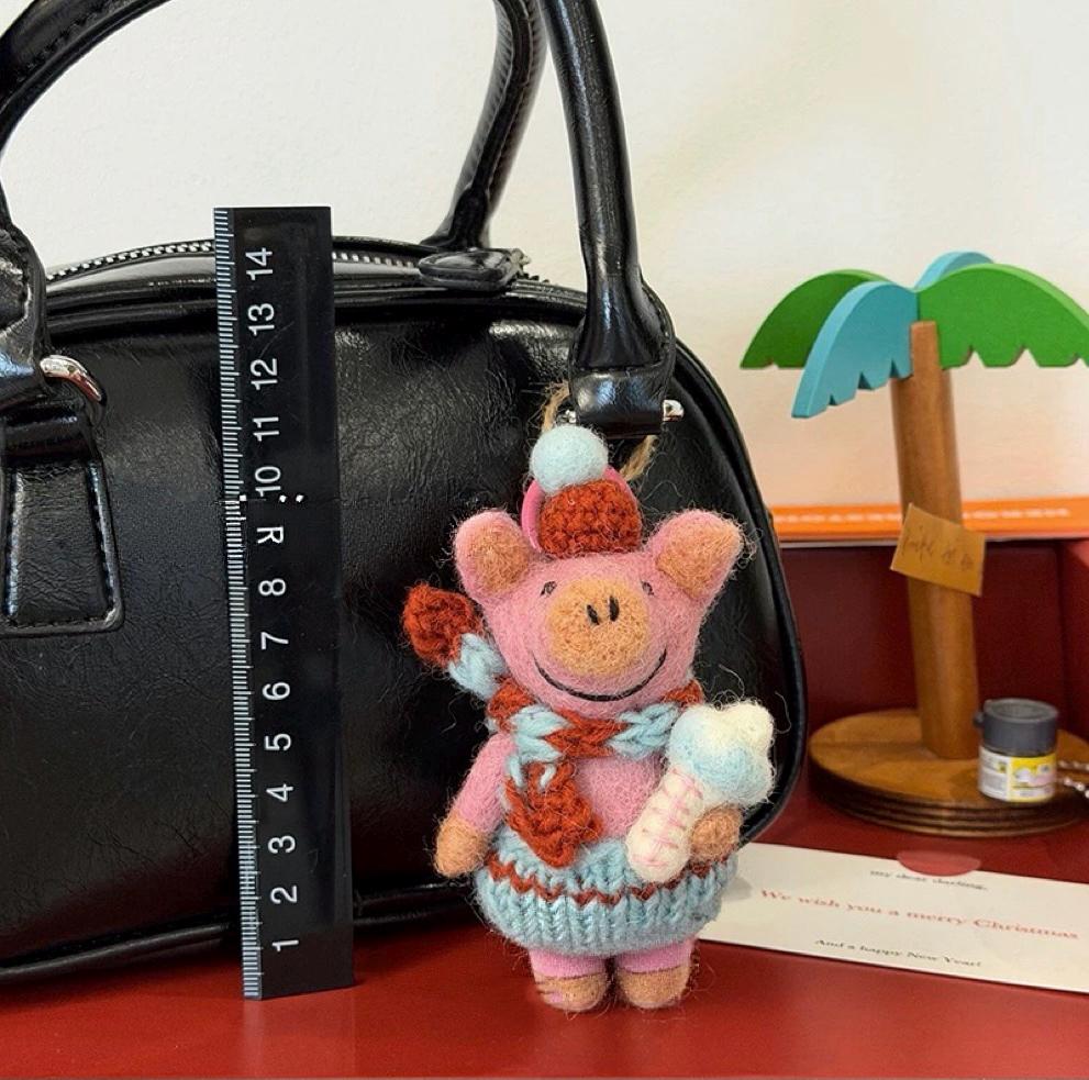 Cute Wool Felt Pig Keychain, Handmade Pig Bag Charm, Kawaii Animal Hanging Ornament, Felt Toy Pendant Gift, Lucky Pig Charm