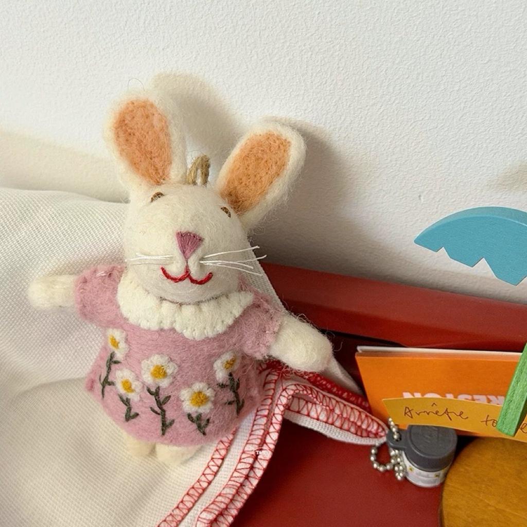 Cute Wool Felt Bunny Keychain, Handmade Rabbit Bag Charm, Floral Dress Bunny Hanging Ornament, Kawaii Animal Pendant Gift, Lucky Bunny Charm