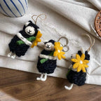Cute Wool Felt Sheep Keychain, Handmade Lamb Bag Charm, Black Sheep Holding Flower Pendant, Kawaii Animal Hanging Ornament, Lucky Gift