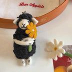 Cute Wool Felt Sheep Keychain, Handmade Lamb Bag Charm, Black Sheep Holding Flower Pendant, Kawaii Animal Hanging Ornament, Lucky Gift
