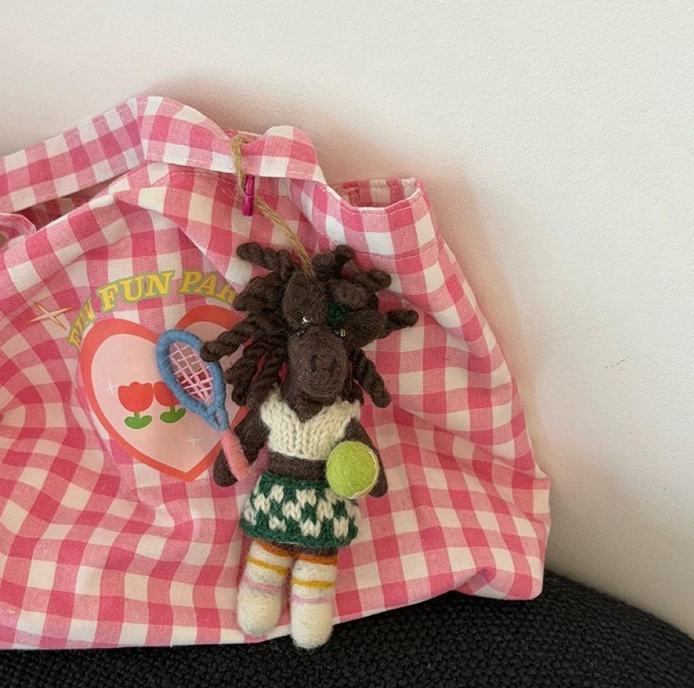 Cute Wool Felt Tennis Horse Keychain, Handmade Pony Bag Charm, Kawaii Animal Hanging Ornament, Sporty Horse Pendant Gift, Lucky Charm