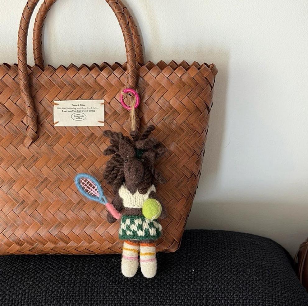 Cute Wool Felt Tennis Horse Keychain, Handmade Pony Bag Charm, Kawaii Animal Hanging Ornament, Sporty Horse Pendant Gift, Lucky Charm