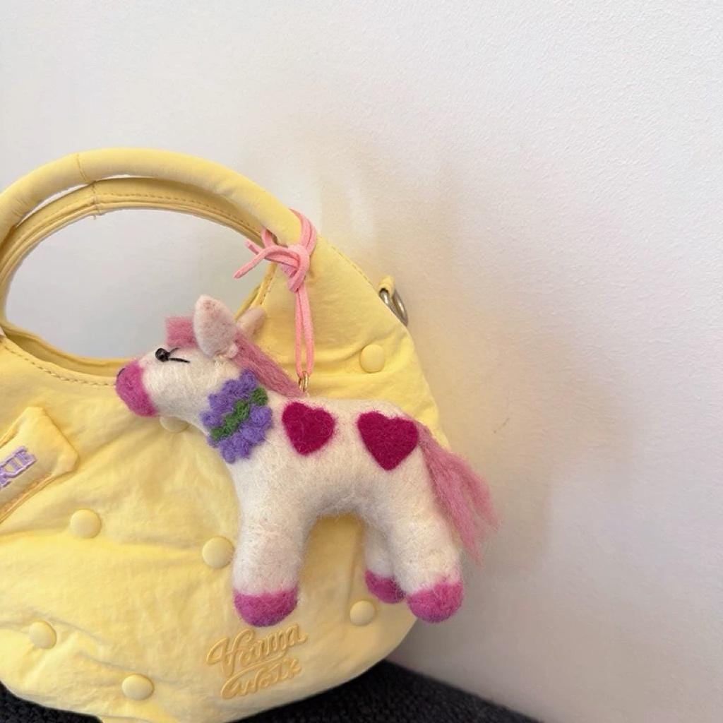Cute Pink Horse Wool Felt Keychain, Handmade Pony Bag Charm, Heart Pattern Animal Hanging Ornament, Kawaii Horse Pendant, Lucky Gift