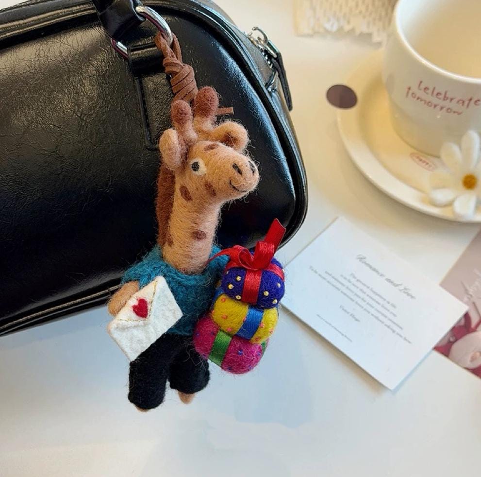 Cute Deer Wool Felt Keychain, Handmade Reindeer Bag Charm, Gift Carrying Deer Hanging Ornament, Kawaii Animal Pendant, Lucky Gift