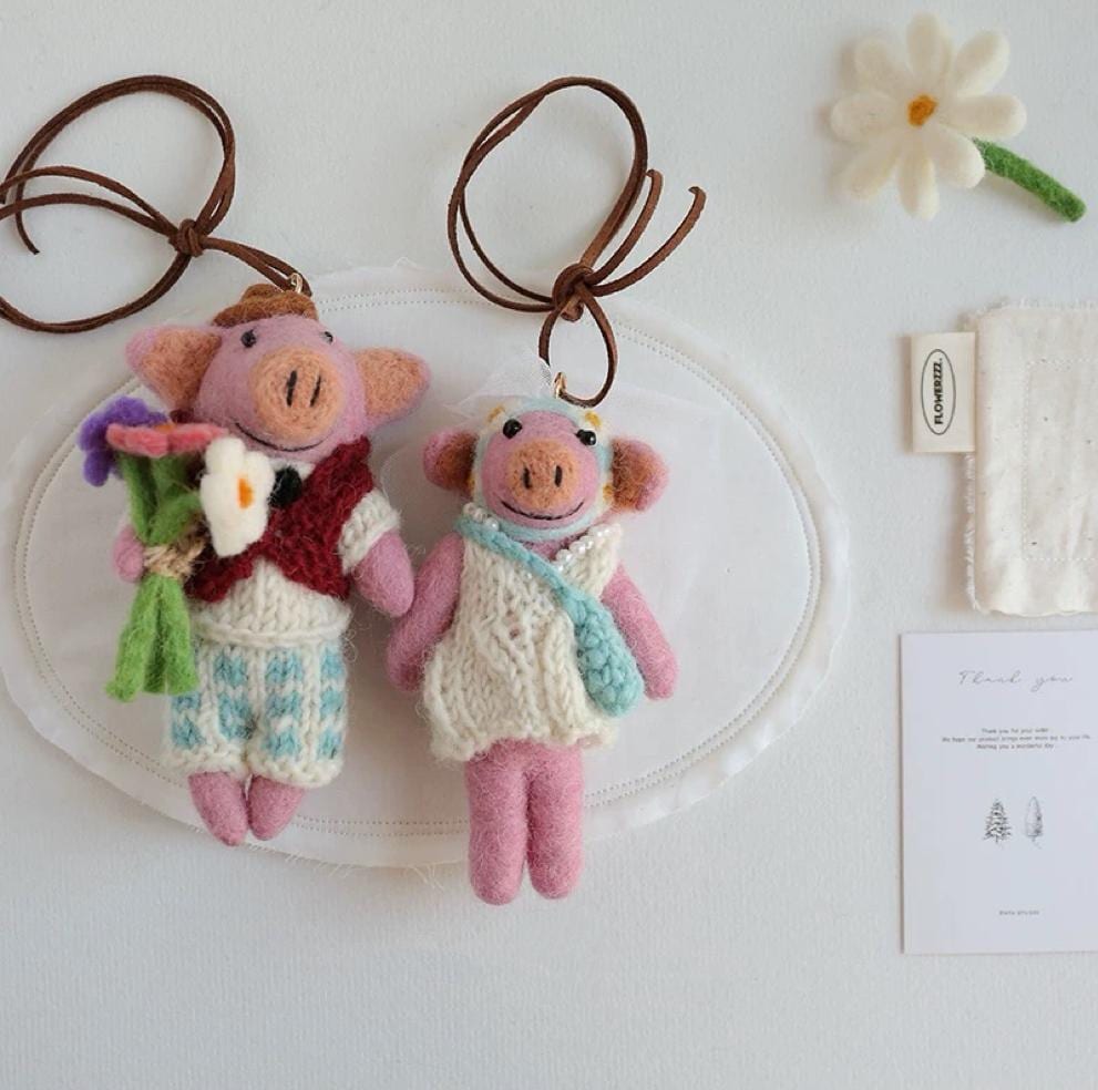 Cute Pig Wool Felt Keychain, Handmade Couple Pig Bag Charm, Wedding Pig Pendant, Kawaii Animal Hanging Ornament, Romantic Gift