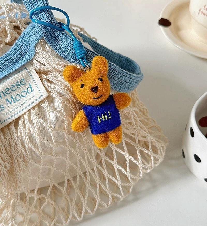 Cute Wool Felt Bear Keychain, Handmade Blue Sweater Bear Bag Charm, Kawaii Animal Hanging Ornament, “Hi” Bear Pendant, Lucky Gift