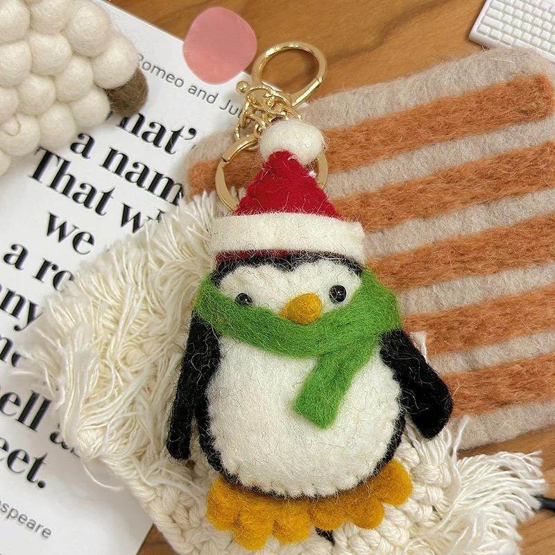 Cute Wool Felt Penguin Keychain, Handmade Christmas Penguin Bag Charm, Kawaii Animal Hanging Ornament, Santa Hat Penguin Pendant, Lucky Gift