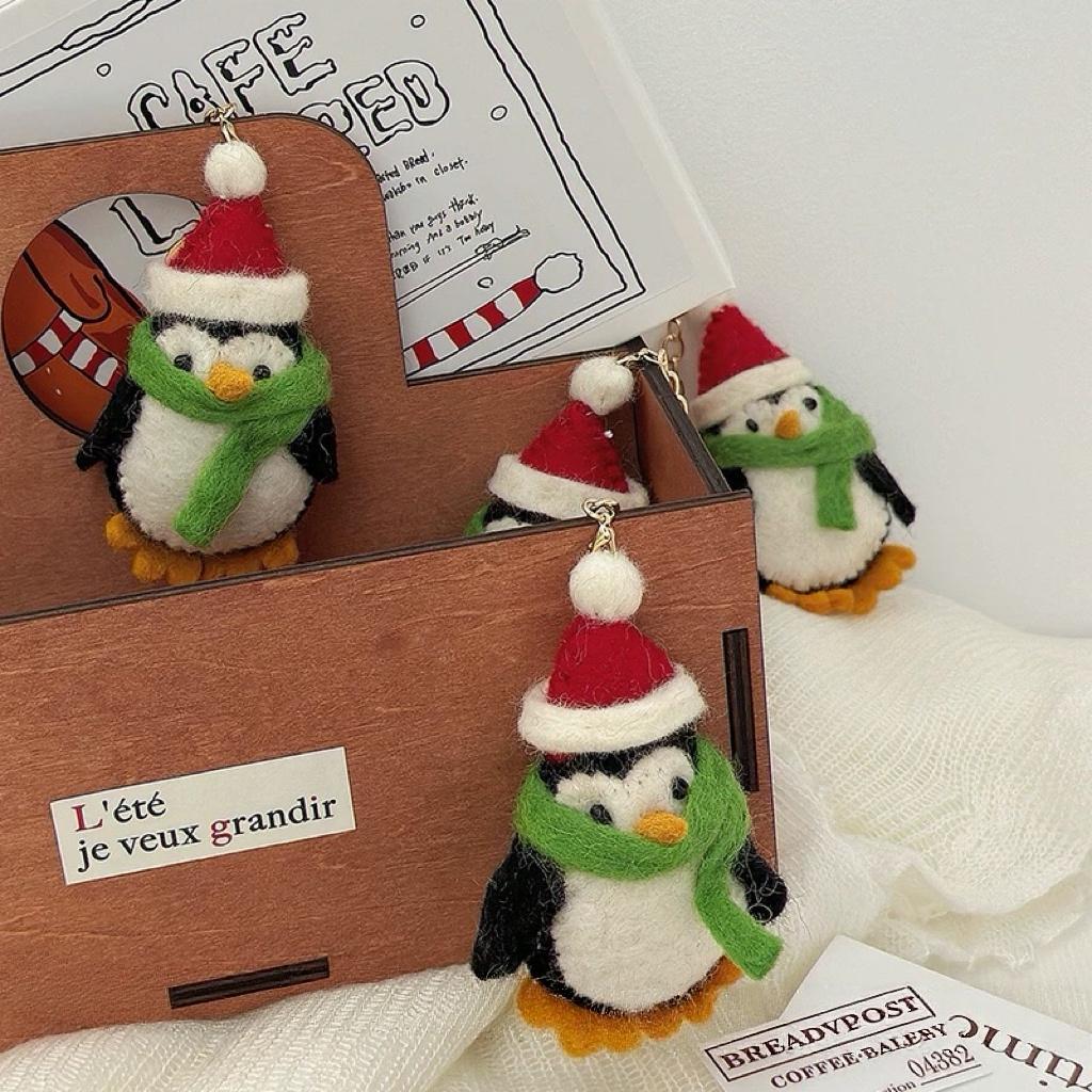 Cute Wool Felt Penguin Keychain, Handmade Christmas Penguin Bag Charm, Kawaii Animal Hanging Ornament, Santa Hat Penguin Pendant, Lucky Gift