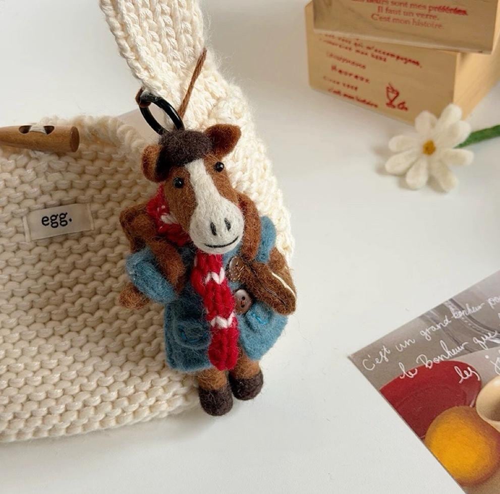 Handmade Wool Felt Pony Bag Charm, Studious Horse Keychain Pendant, Cute Animal Hanging Ornament, Backpack Charm, Car Hanging Decor, Gift