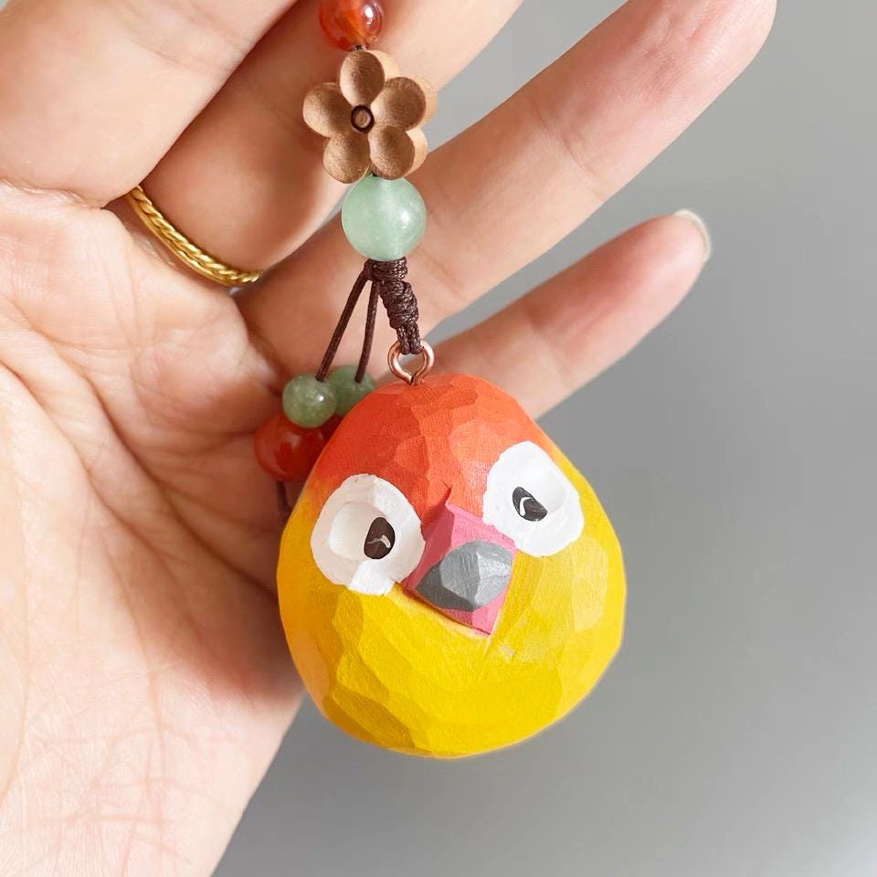 Japanese Style Sun Conure Wooden Keychain, Hand Carved Bird Pendant, Linden Wood Parrot Bag Charm, Cute Lucky Gift, Animal Keyring