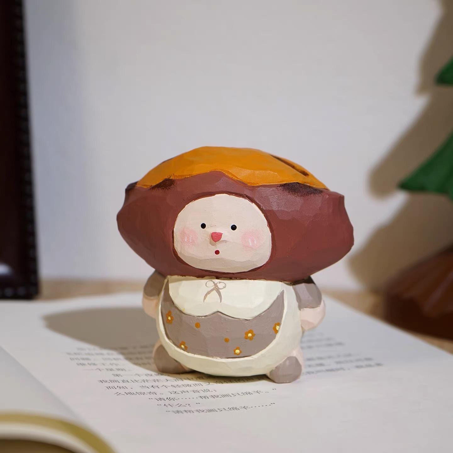 Japanese Style Sweet Potato Doll Figurine, Hand Carved Linden Wood Decor, Kawaii Wooden Desk Ornament, Cute Mini Shelf Decor, Good Luck Gift