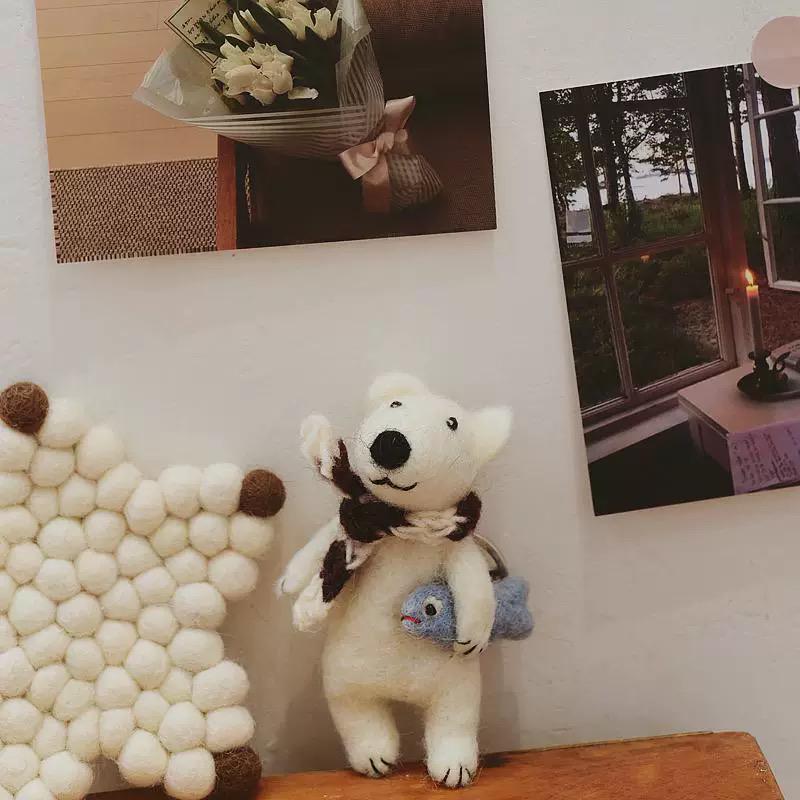 Japanese Style Pearl Polar Bear Pendant, Handmade Wool Felt Polar Bear Keychain, Needle Felt Bear Bag Charm, Cute Animal Hanging Ornament