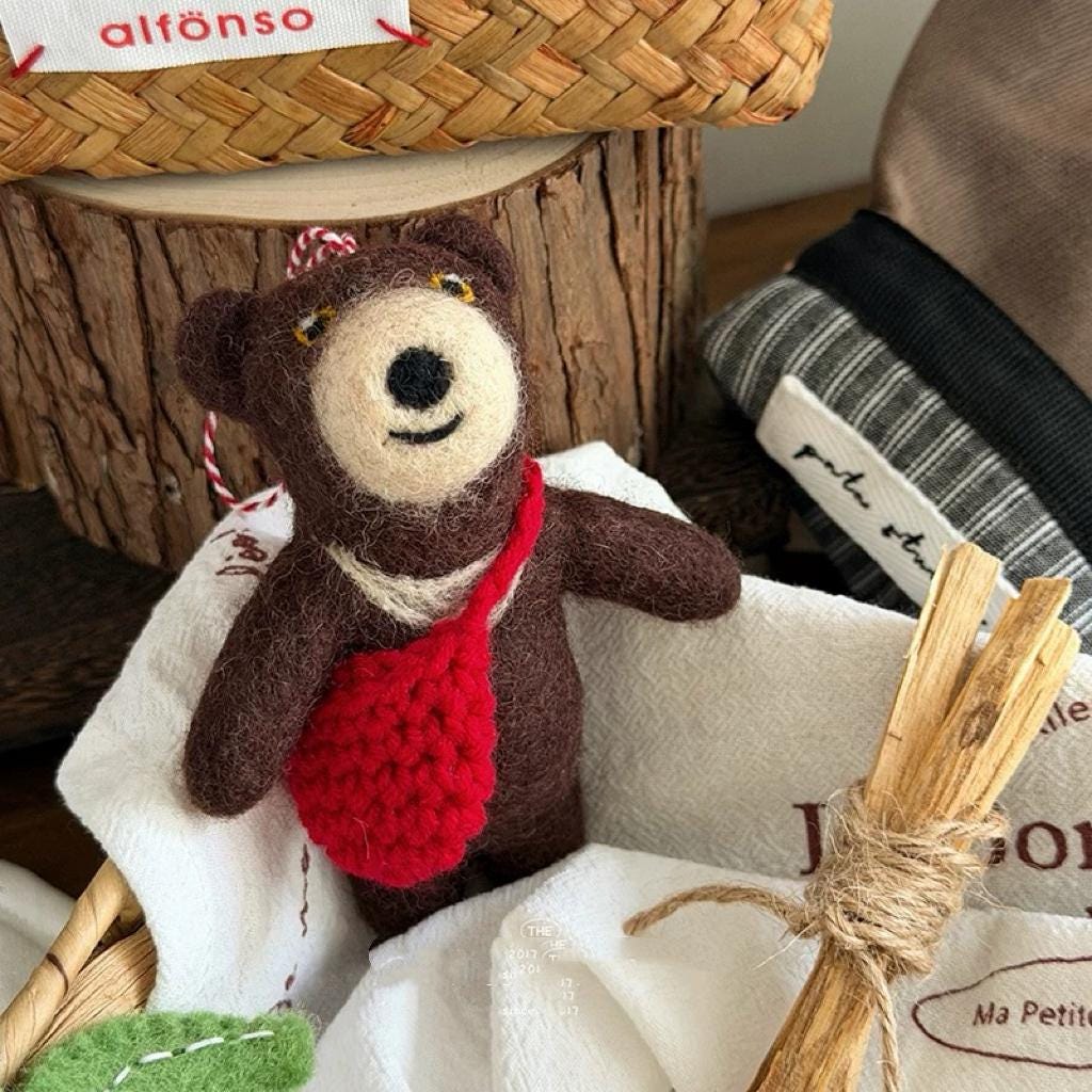 Japanese Style Brown Bear Pendant, Handmade Wool Felt Keychain, Red Bag Bear Charm, Cute Animal Hanging Ornament Gift