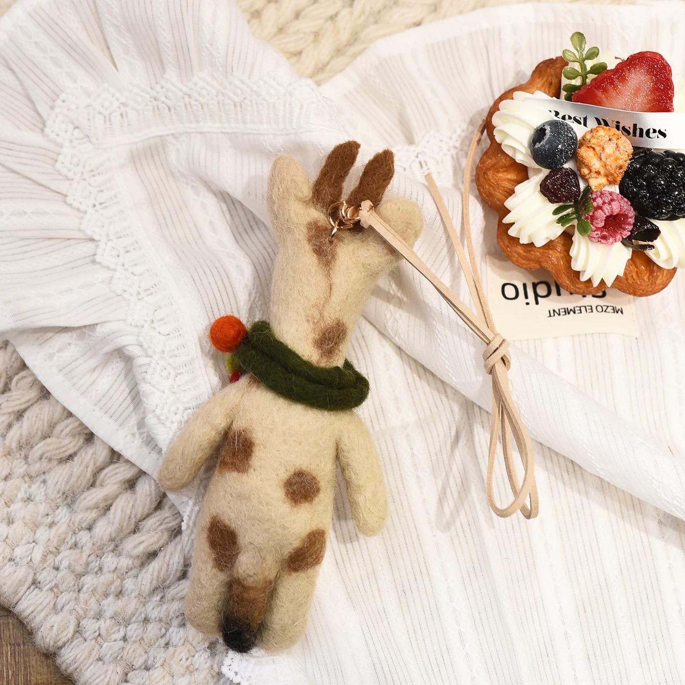 Japanese Style Felt Deer Pendant, Wool Felt Deer Bag Charm, Deer Keychain, Cute Animal Hanging Ornament, Handmade Gift, Backpack Pendant