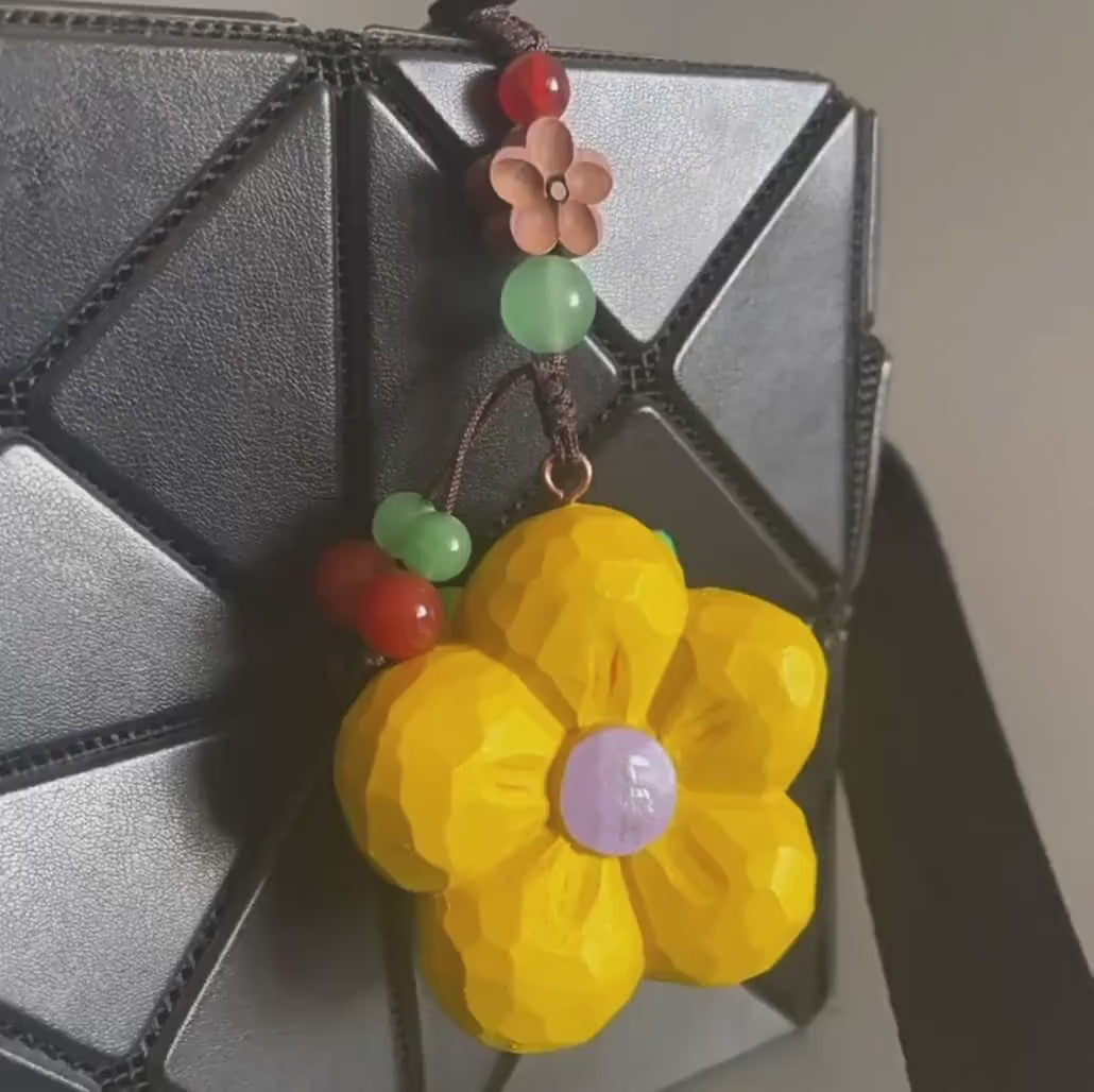 Japanese Style Wooden Lucky Flower Keychain, Hand Carved Yellow Blossom Pendant, Prosperity Flower Bag Charm, Floral Hanging Pendant Gift