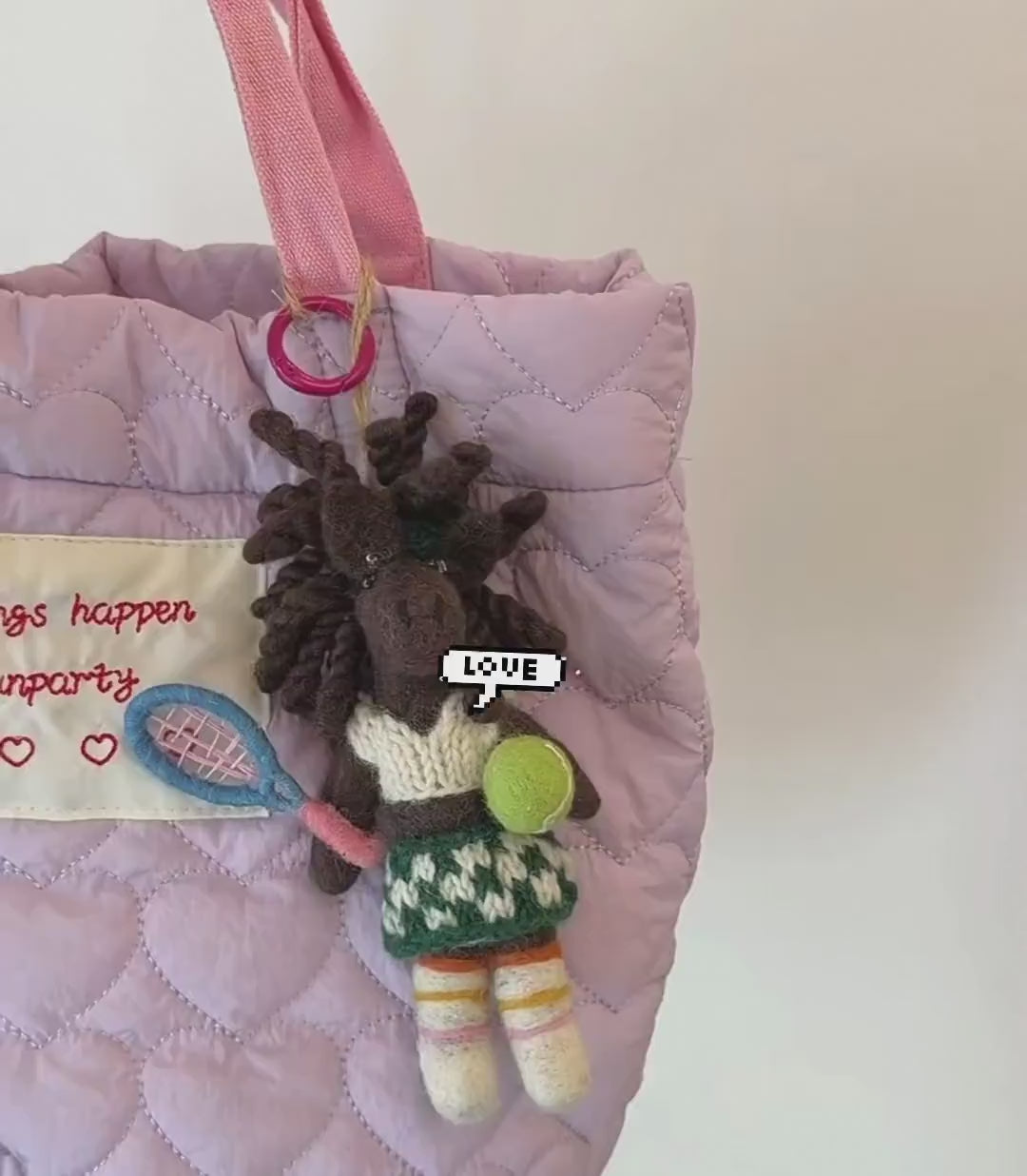 Cute Wool Felt Tennis Horse Keychain, Handmade Pony Bag Charm, Kawaii Animal Hanging Ornament, Sporty Horse Pendant Gift, Lucky Charm