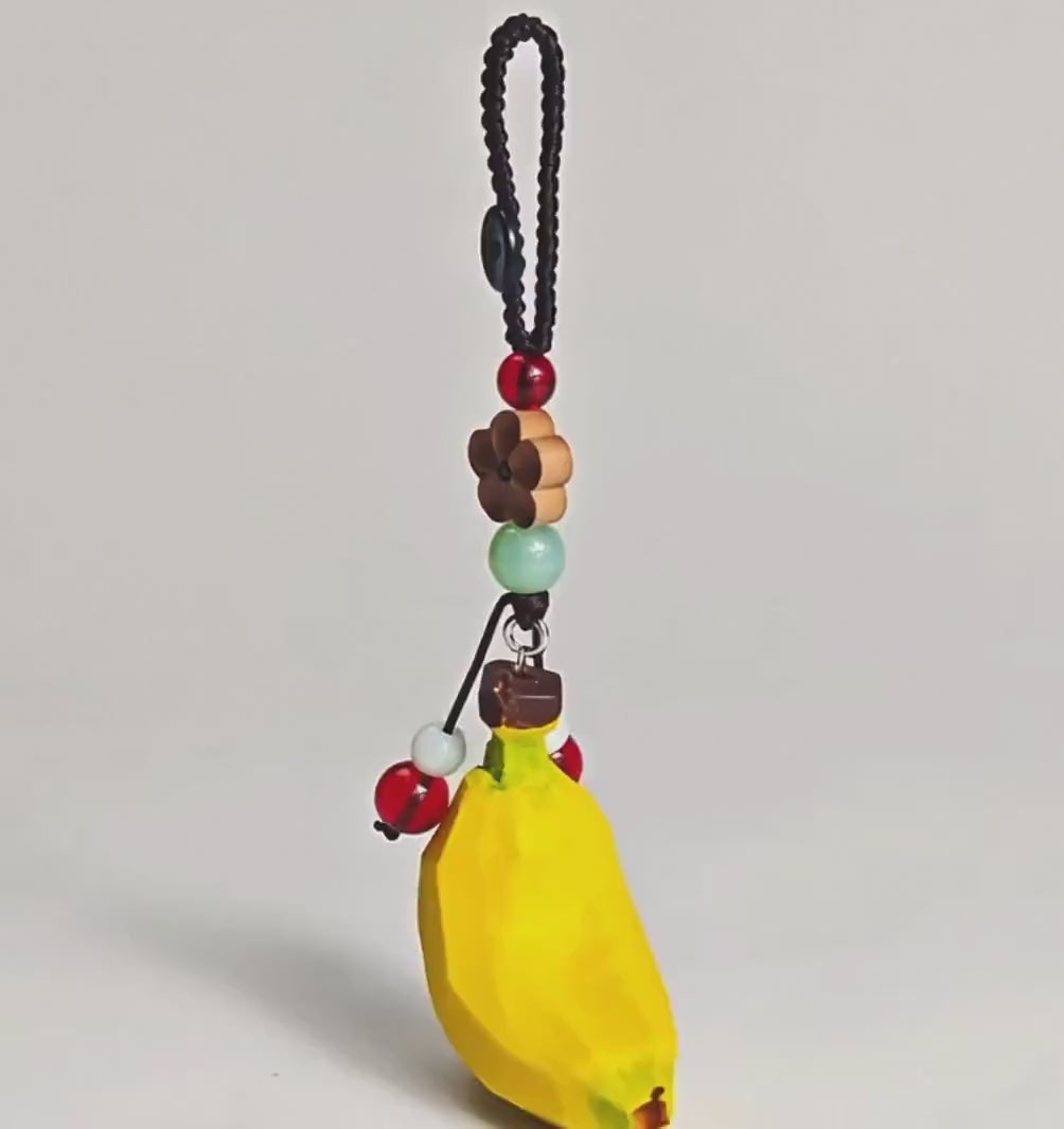 Japanese Style Wooden Banana Keychain Pendant, Hand Carved Fruit Charm, Cute Kawaii Bag Charm, Stress Relief Gift, Car Keychain Accessory