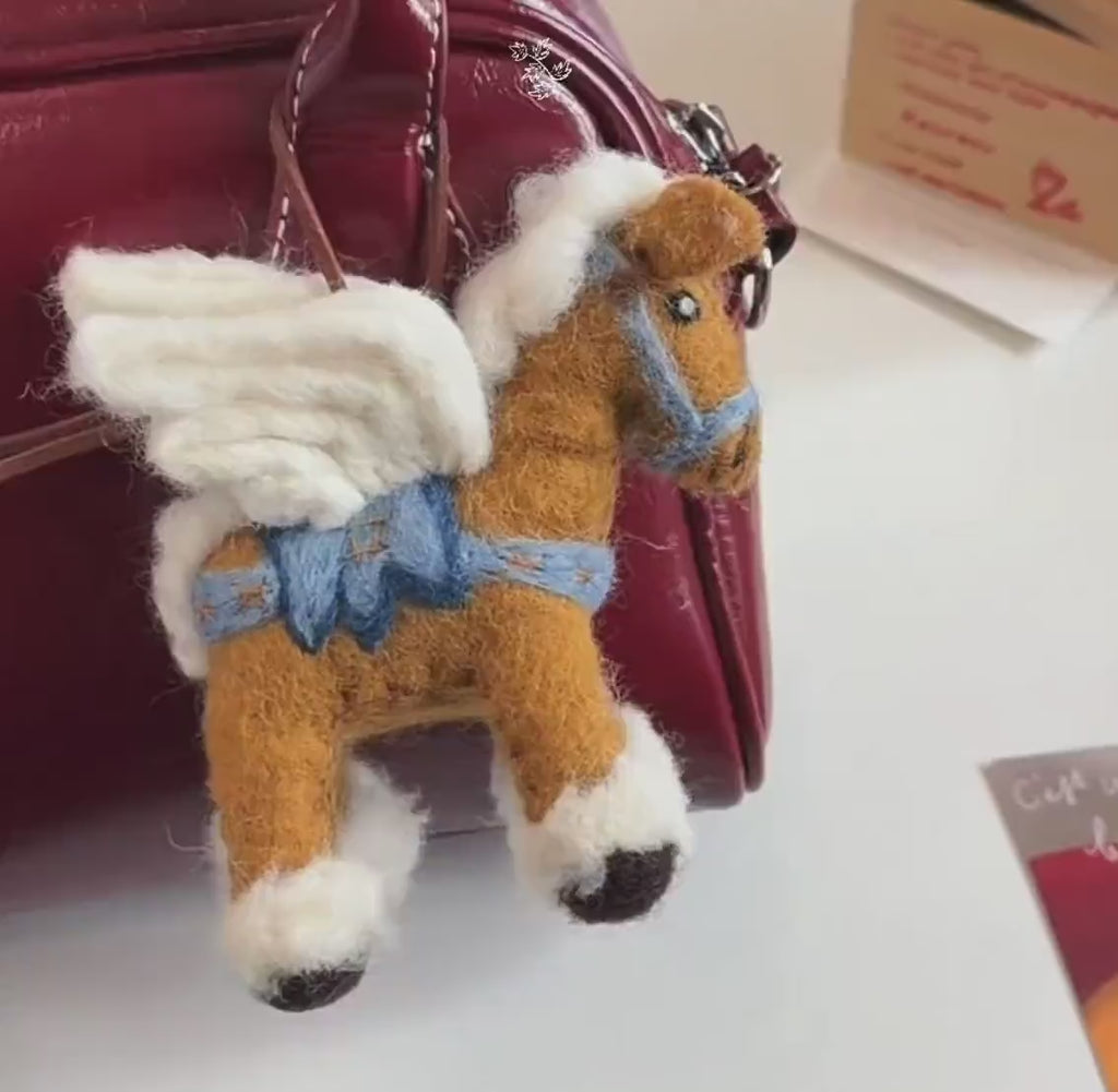 Handmade Felt Pegasus Keychain, Cute Flying Horse Bag Charm, Wool Felt Horse Ornament, Backpack Charm, Car Mirror Hanging, Gift for Friends