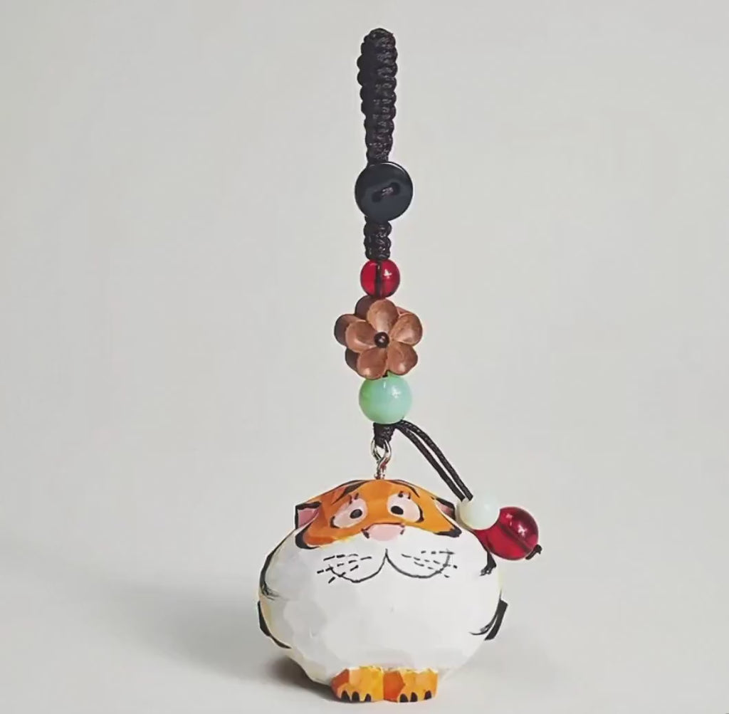 Japanese Wooden Tiger Keychain Pendant, Hand Carved Cute Tiger Charm, Kawaii Animal Bag Charm, Small Tiger Key Ring Gift for Her
