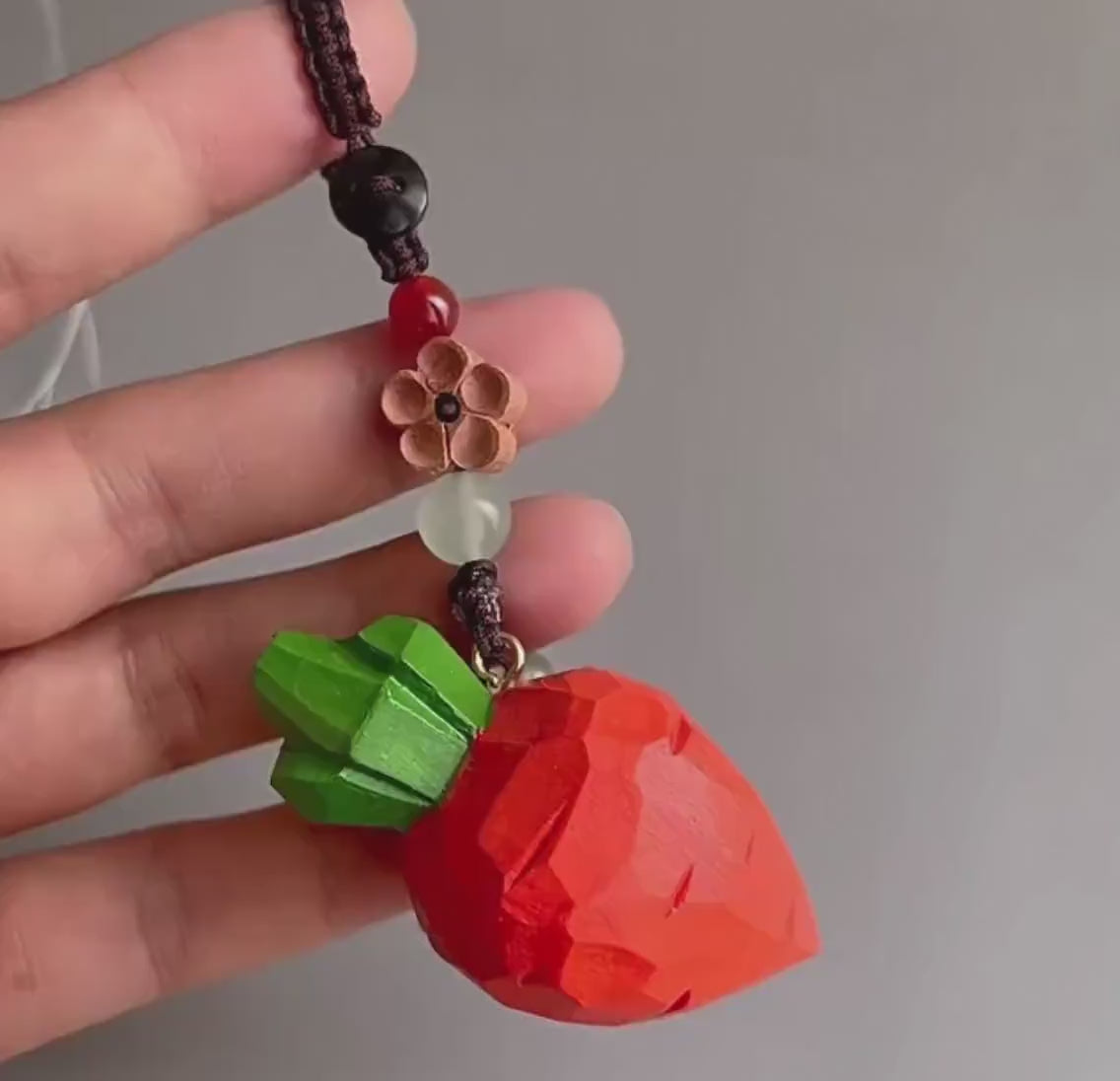 Hand Carved Wooden Carrot Keychain, Cute Vegetable Bag Charm, Handmade Wood Keyring, Backpack Charm, Small Gift for Her, Car Mirror Hanging