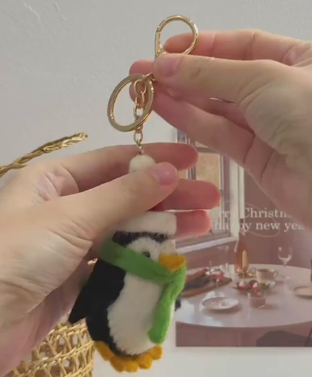 Cute Wool Felt Penguin Keychain, Handmade Christmas Penguin Bag Charm, Kawaii Animal Hanging Ornament, Santa Hat Penguin Pendant, Lucky Gift